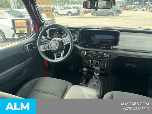 Used 2025 Jeep Wrangler Unlimited Sahara w/ Safety Group AWD/4WD image 10