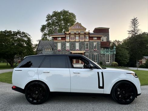Used 2023 Land Rover Range Rover SE AWD/4WD image 12
