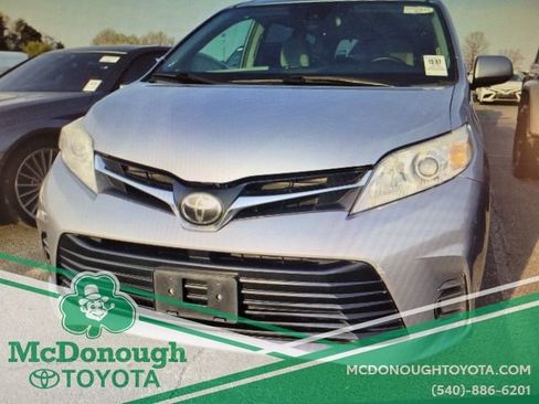 Used 2018 Toyota Sienna LE image 13
