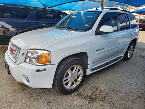 Used 2006 GMC Envoy Denali image 2