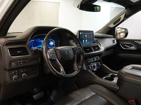 Used 2022 Chevrolet Suburban RST w/ Luxury Package AWD/4WD image 6