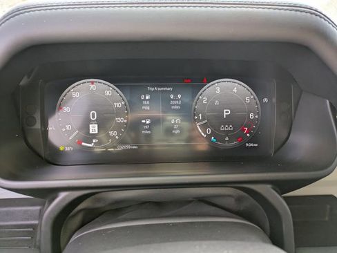 Used 2024 Land Rover Defender 110 X-Dynamic SE image 30