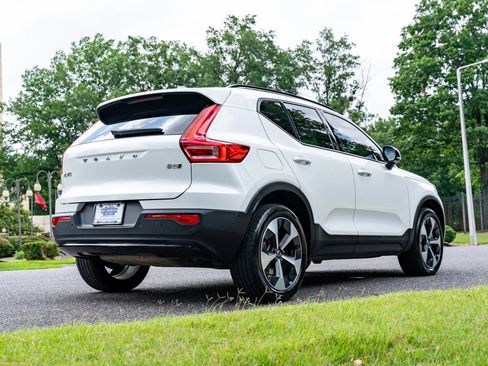 Used 2024 Volvo XC40 B5 Plus AWD/4WD image 5