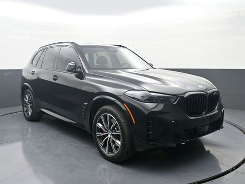 Used 2026 BMW X5 xDrive40i w/ M Sport Package image 3