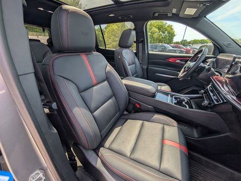 Used 2024 Chevrolet Traverse RS w/ LPO, Floor Liner Package AWD/4WD image 18