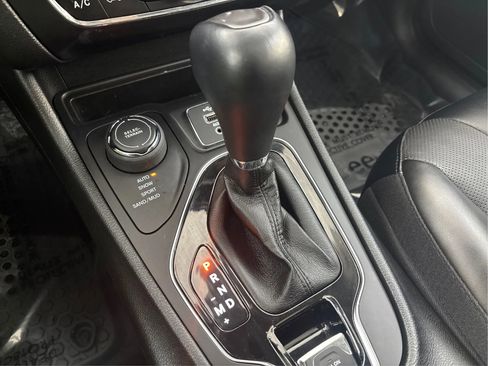 Used 2022 Jeep Cherokee Limited w/ Mopar Interior Package image 46