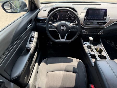 Used 2024 Nissan Altima 2.5 SV FWD image 15