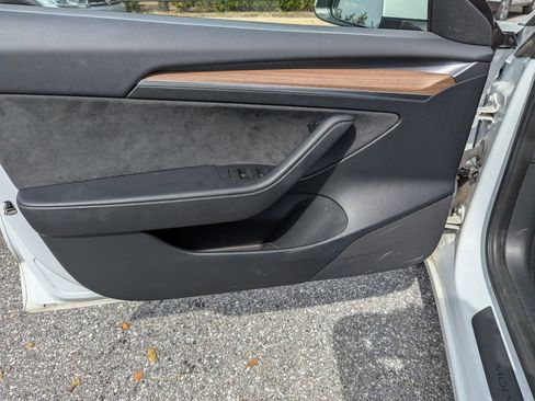 Used 2023 Tesla Model 3 Standard Range image 18