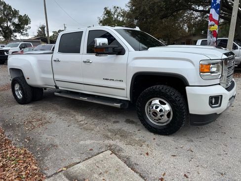 Used 2018 GMC Sierra 3500 Denali w/ Duramax Plus Package image 3