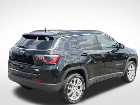Used 2024 Jeep Compass Latitude AWD/4WD image 6