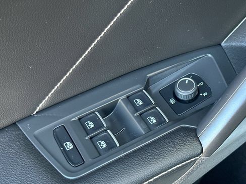 Used 2022 Volkswagen Tiguan SE R-Line AWD/4WD image 11