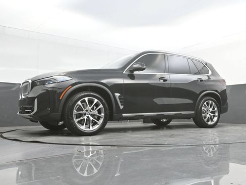 Certified 2025 BMW X5 sDrive40i w/ Climate Comfort Package RWD image 42