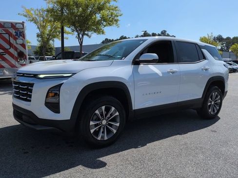 Used 2026 Chevrolet Equinox LT FWD image 8