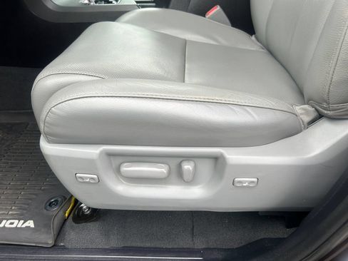 Used 2019 Toyota Sequoia Platinum AWD/4WD image 26