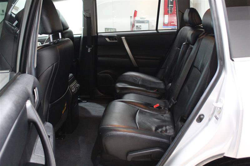 Used 2013 Toyota Highlander SE AWD/4WD image 28