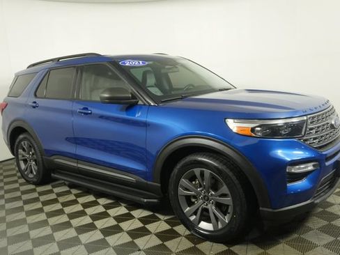 Used 2021 Ford Explorer XLT w/ Equipment Group 202A AWD/4WD image 2