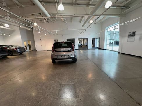 Used 2025 Kia Soul LX w/ LX Technology Package FWD image 16