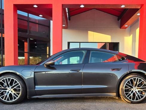 Used 2022 Porsche Taycan image 5