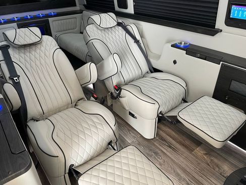 Used 2024 Mercedes-Benz Sprinter 3500 image 54