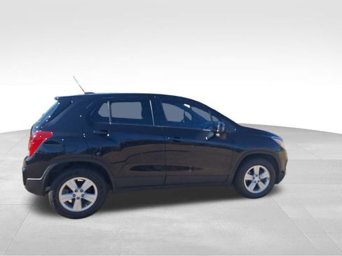 Certified 2022 Chevrolet Trax LS w/ Tint and Cruise Package image 8