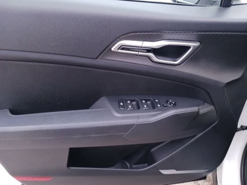 Used 2023 Kia Sportage LX image 14
