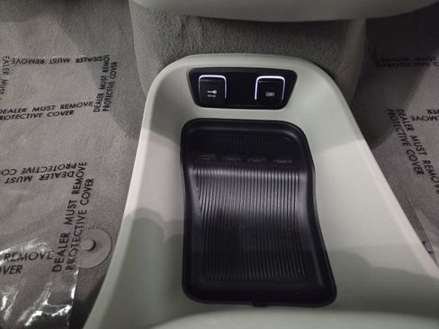 Used 2018 Chrysler Pacifica Touring-L Plus w/ Advanced Safetytec Group image 16