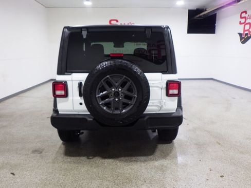 Used 2024 Jeep Wrangler Sport AWD/4WD image 3
