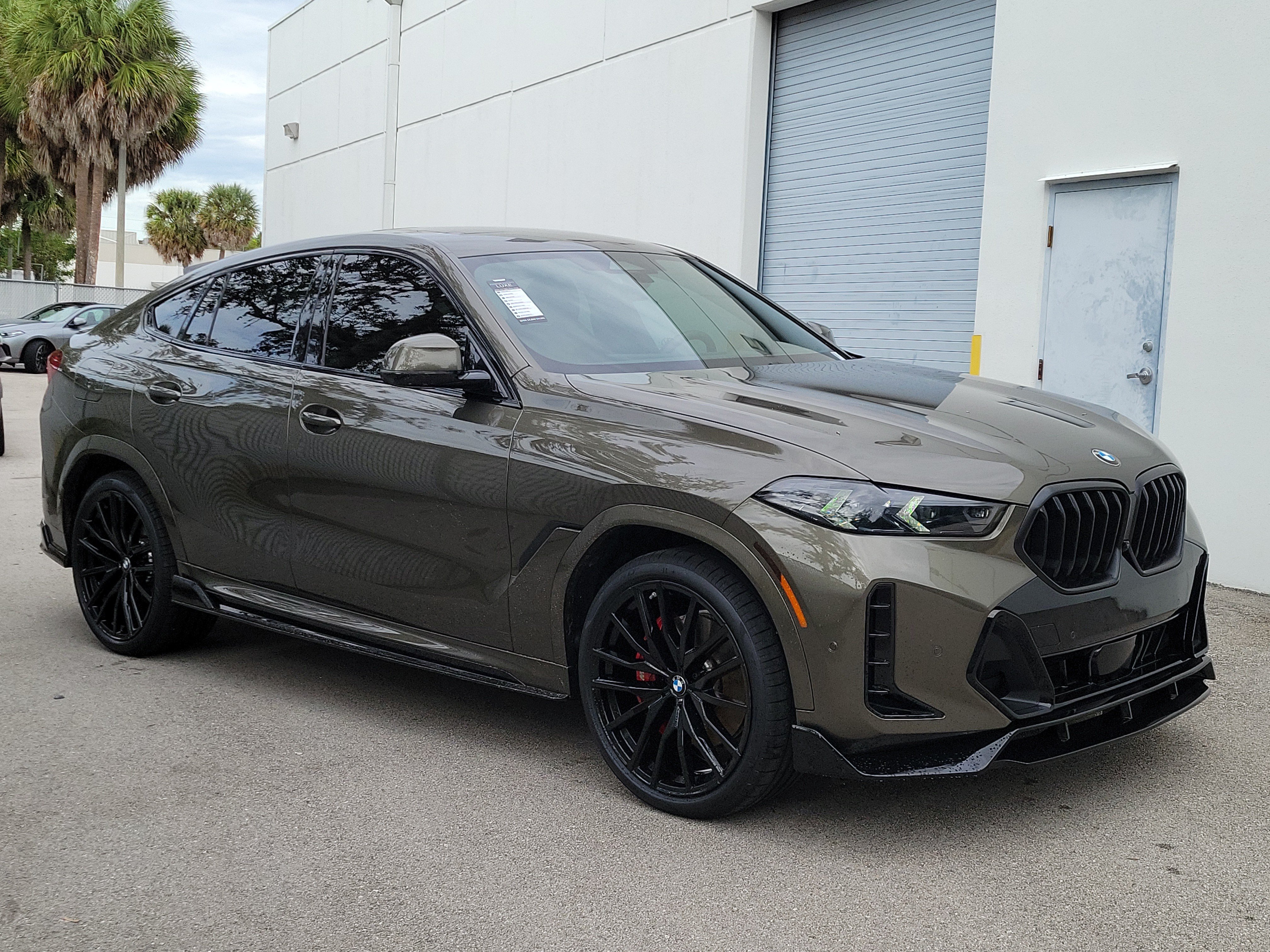 Certified 2025 BMW X6 xDrive40i w/ Executive Package AWD/4WD image 1