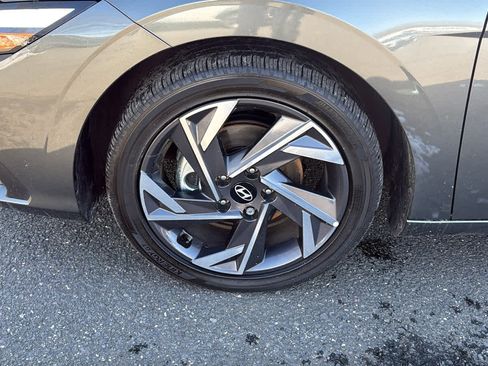 Used 2025 Hyundai Elantra SEL image 10