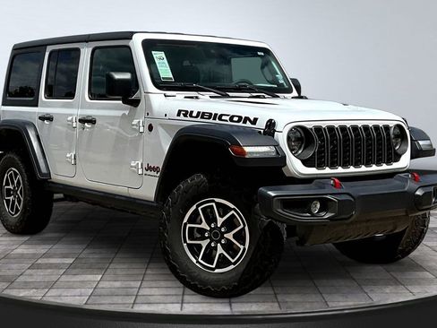 Used 2025 Jeep Wrangler Unlimited Rubicon AWD/4WD image 4