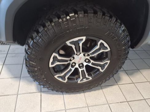 Used 2023 GMC Canyon AT4 w/ AT4 Premium Package AWD/4WD image 5