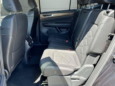 Used 2025 Volkswagen Atlas SE FWD image 17