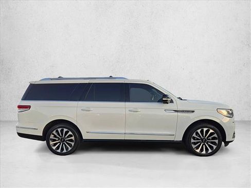 Used 2022 Lincoln Navigator L Reserve AWD/4WD image 4