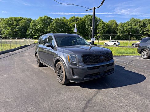 Used 2021 Kia Telluride EX w/ EX Premium Package AWD/4WD image 3