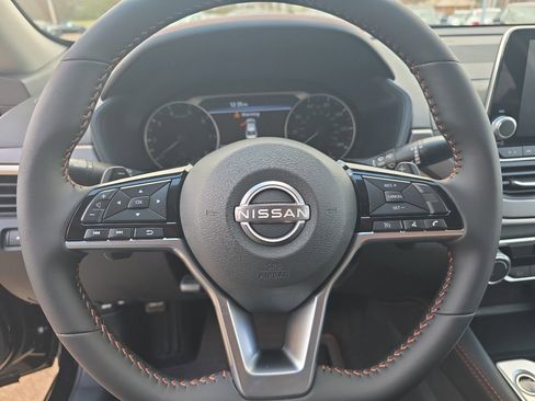 Used 2025 Nissan Altima 2.5 SR image 16