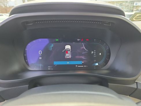 Used 2025 Volvo XC40 B5 Plus w/ Protection Package Premier image 24