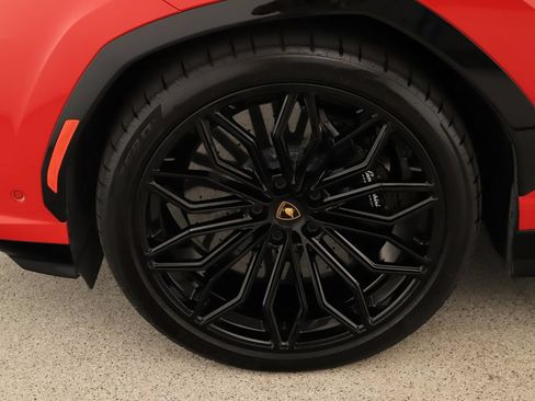 Used 2025 Lamborghini Urus SE AWD/4WD image 39