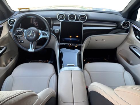 Used 2025 Mercedes-Benz GLC 300 image 10