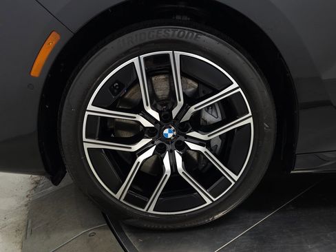 Used 2025 BMW 760i xDrive w/ Premium Package image 14