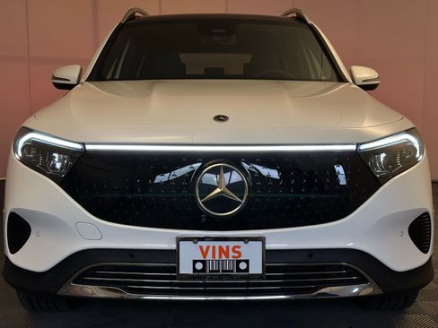 Used 2024 Mercedes-Benz EQB 300 4MATIC image 23