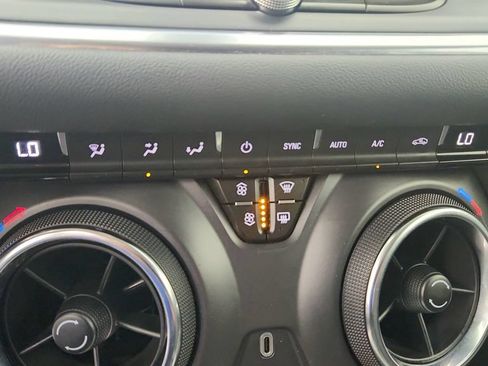 Certified 2025 Chevrolet Blazer LT FWD image 19