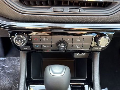 New 2026 Jeep Compass Latitude AWD/4WD image 19