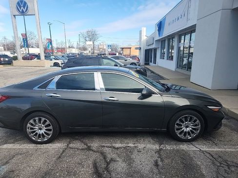 Used 2024 Hyundai Elantra Limited image 2