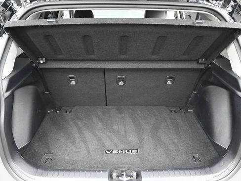 Used 2023 Hyundai Venue Limited FWD image 18
