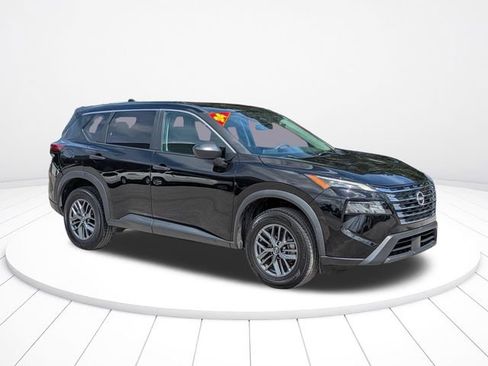 Used 2024 Nissan Rogue S FWD image 2