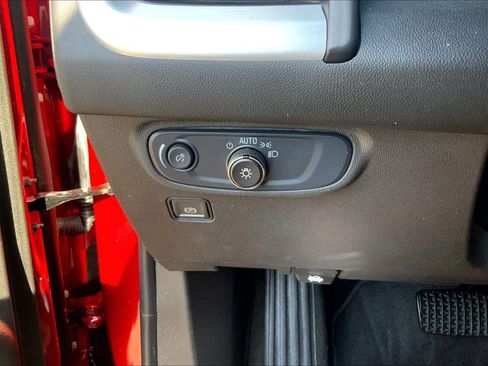 Used 2024 GMC Terrain SLE w/ Driver Convenience Package FWD image 36