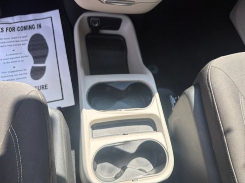 Used 2022 Chrysler Voyager LX FWD image 15
