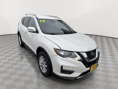 Used 2019 Nissan Rogue SV AWD/4WD image 2