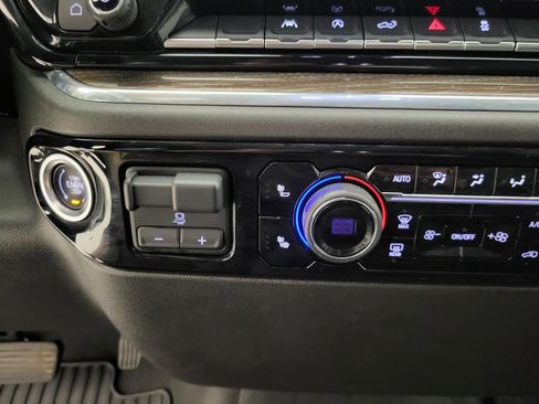 Used 2025 Chevrolet Silverado 1500 LT AWD/4WD image 7