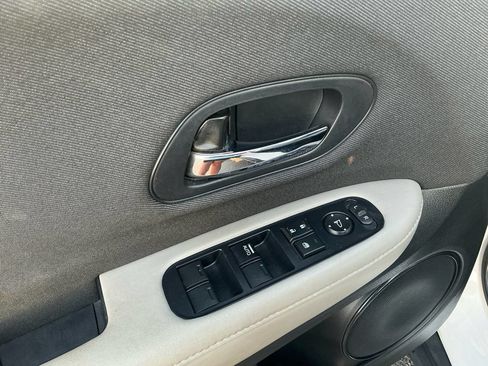 Used 2020 Honda HR-V LX image 16